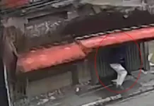 Μπαλκόνι κατέρρευσε, καταπλάκωσε 74χρονο και τον σκότωσε – Δείτε βίντεο