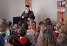 Στήριξε άπορους μαθητές με γραφική ύλη ο «Εσταυρωμένος»