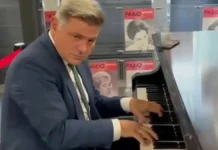 Ο Νικόλας Φαραντούρης «αποχαιρέτησε» τον Γιώργο Μαζωνάκη παίζοντας πιάνο (βίντεο)
