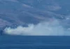 Σε ύφεση η φωτιά που ξέσπασε εν πλω στο πλοίο «Blue Carrier 2», παραμένει ανοιχτά της Τήνου