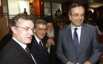 «Θα προτείνω στον Σαμαρά να στείλει λουλούδια στον Μητσοτάκη, διότι του κάνει τζάμπα διαφήμιση»