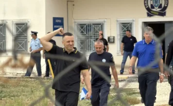 Αντιδράσεις των κομμάτων για την πρόθεση Κασιδιάρη να κατέβει στις εκλογές – «Πρόκληση απέναντι στα θύματα της Χρυσής Αυγής»