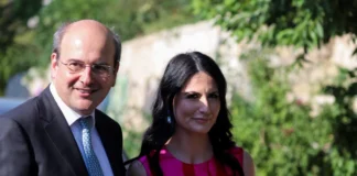 Πόπη Καλαϊτζή: «Αρκετά!» – Η απάντηση της συζύγου του Κωστή Χατζηδάκη για τη Lifestyle Medicine και τις πολιτικές επιθέσεις