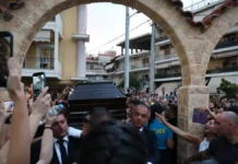 Λαζόπουλος, Σκορδά, Δημητρίου, Κοκκίνου, Nivo στη λαϊκή αγρυπνία – Όλοι οι διάσημοι που αποχαιρέτησαν τον Γιώργο Μαζωνάκη