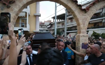 Λαζόπουλος, Σκορδά, Δημητρίου, Κοκκίνου, Nivo στη λαϊκή αγρυπνία – Όλοι οι διάσημοι που αποχαιρέτησαν τον Γιώργο Μαζωνάκη