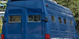Κινηματογραφική απόδραση στις Σέρρες: Βρέθηκε τρακαρισμένο όχημα με καλάσνικοφ, εξετάζεται και καμένο αυτοκίνητο στη Βόλβη