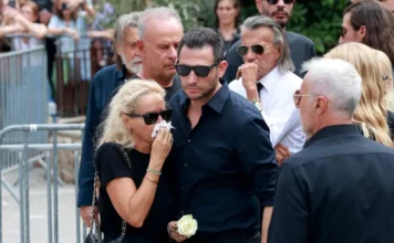 Η Μαρία Μπεκατώρου με δάκρυα στα μάτια και λυγμούς αποχαιρέτησε τον Γιώργο Μαζωνάκη