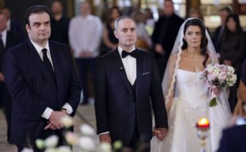 Ο Κυριάκος Πιερρακάκης πάντρεψε τον υπουργό Οικονομικών της Ρουμανίας