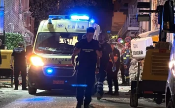 Έκρηξη στην Πλάκα: Γυναίκα ανασύρθηκε νεκρή από τα ερείπια του κτιρίου – Αγωνία για πέντε αγνοούμενους