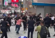 Τρόμος στην Times Square με δύο νεκρούς – Γυναίκα μαχαίρωσε περαστικούς, την σκότωσαν οι αστυνομικοί