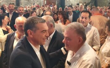 Έφτασε καταχειροκροτούμενος ο Τσίπρας – Πλήθος κόσμου στην παρουσίαση του οικονομικού προγράμματος (βίντεο)