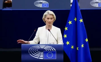 Η Φον ντερ Λάιεν τίμησε τον Έλληνα και τον Δανό πιλότο που σκοτώθηκαν στην Ελλάδα στις πυρκαγιές – «Πέθαναν ως ήρωες»