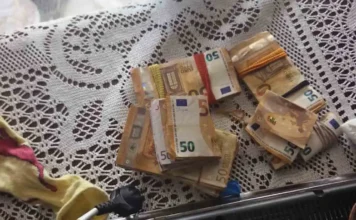 Είχαν τηλεφωνικό κέντρο, διευθυντές και εισπράκτορες – Πετούσαν τα «ένοχα» κινητά σε αυτοσχέδιους σωλήνες