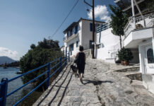 Επίδομα μετεγκατάστασης 10.000 ευρώ: Πώς και πότε πληρώνονται οι δύο δόσεις των 5.000 ευρώ