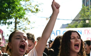 Πανεκπαιδευτικός ξεσηκωμός σε όλη τη χώρα: Στους δρόμους μαθητές, εκπαιδευτικοί και φοιτητές για την «ασφυξία» στην Παιδεία