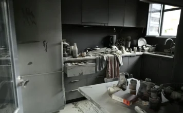 Σε διαθεσιμότητα με εντολή Δένδια ο αξιωματικός του Πολεμικού Ναυτικού για τις εμπρηστικές επιθέσεις
