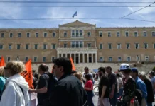 Εκπαιδευτικοί, δάσκαλοι και μαθητές βγαίνουν στους δρόμους