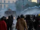 Χάος στην Αλβανία: Κτίρια στις φλόγες, επεισόδια και ρίψεις μολότοφ στα Τίρανα