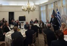 Ο Αρχιεπίσκοπος Αμερικής τίμησε τον πρόεδρο της ΕΟΕ