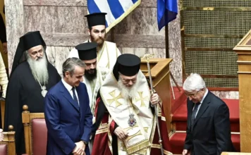 Υπομονή και ομόνοια η ευχή του Αρχιεπισκόπου στον αγιασμό της Βουλής – Παρόντες όλοι οι πολιτικοί αρχηγοί πλην του Βελόπουλο