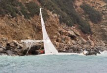 Ιστιοπλοϊκό έπεσε στη νήσο Περιστέρα της Αλοννήσου- Ζευγάρι Βρετανών δεν λογάριασε την κακοκαιρία (φωτογραφίες)