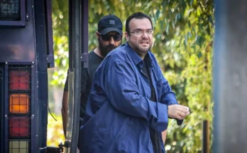 Φίλιππος Καμπούρης: «Ήμουν απλός εργαζόμενος στις εταιρείες, ασκούσα χρέη γραμματέα»