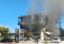 Τρεις τραυματίες από έκρηξη σε συνεργείο υγραερίου στη Λάρισα (βίντεο)