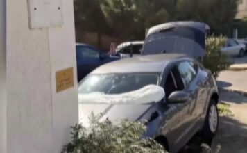 Οδηγός «βούτηξε» με το αυτοκίνητο του μέσα σε εκκλησία (βίντεο)