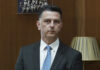 «Κύριε Μπεκίρη, έχει διοριστεί στη Βουλή, επί προεδρίας Τασούλα, συγγενικό σας πρόσωπο;»