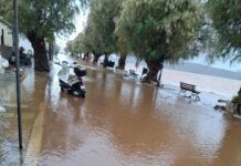 Πλημμυρισμένος ο παραλιακός δρόμος της Μηλίνας – φωτογραφίες