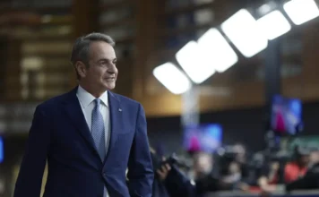 Παράθυρο Μητσοτάκη από τις Βρυξέλλες για νέα μέτρα: Δεν θα ρίξουμε τη χώρα στα βράχια λόγω εκλογών