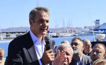 Μητσοτάκης: Η Ελλάδα δεν θα ξαναγυρίσει στις εποχές των λαϊκιστών που έταζαν ότι μπορούν «με έναν νόμο και με ένα άρθρο» να σκίζουν τα μνημόνια