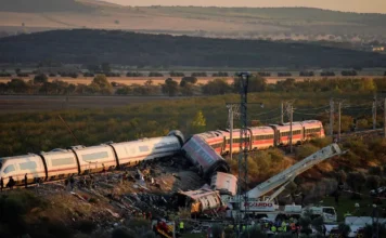 Σώθηκαν από θαύμα τρεις Έλληνες: 18χρονος άλλαξε θέση λίγο πριν από την μοιραία σύγκρουση τρένων στην Ισπανία