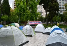 Φοιτητές στήνουν σκηνές στο Σύνταγμα – Σε επιφυλακή η ελληνική αστυνομία